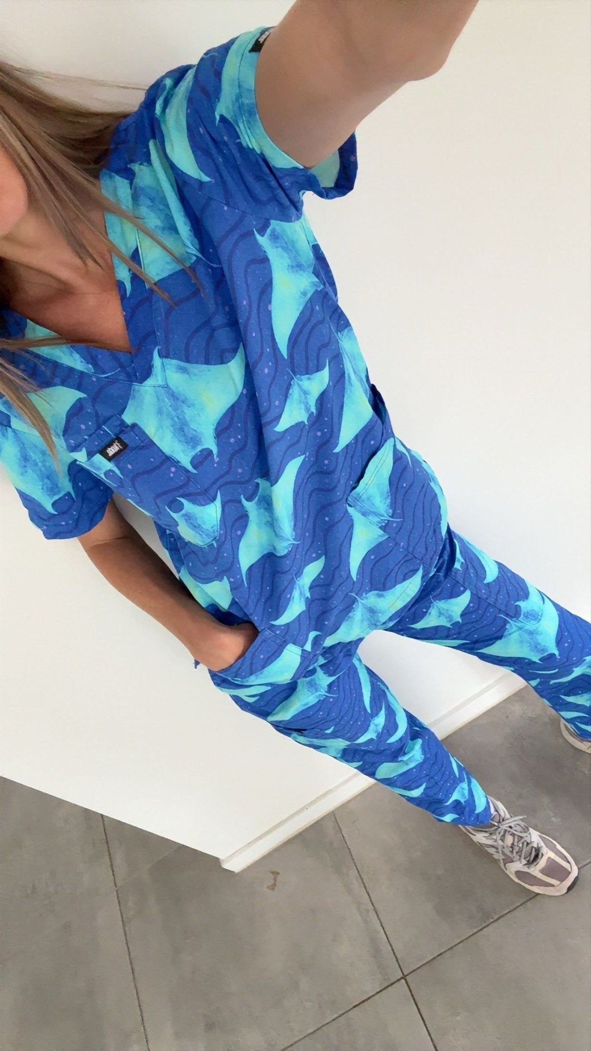 Manta Ray Bay Scrub Set - KODA SCRUBS